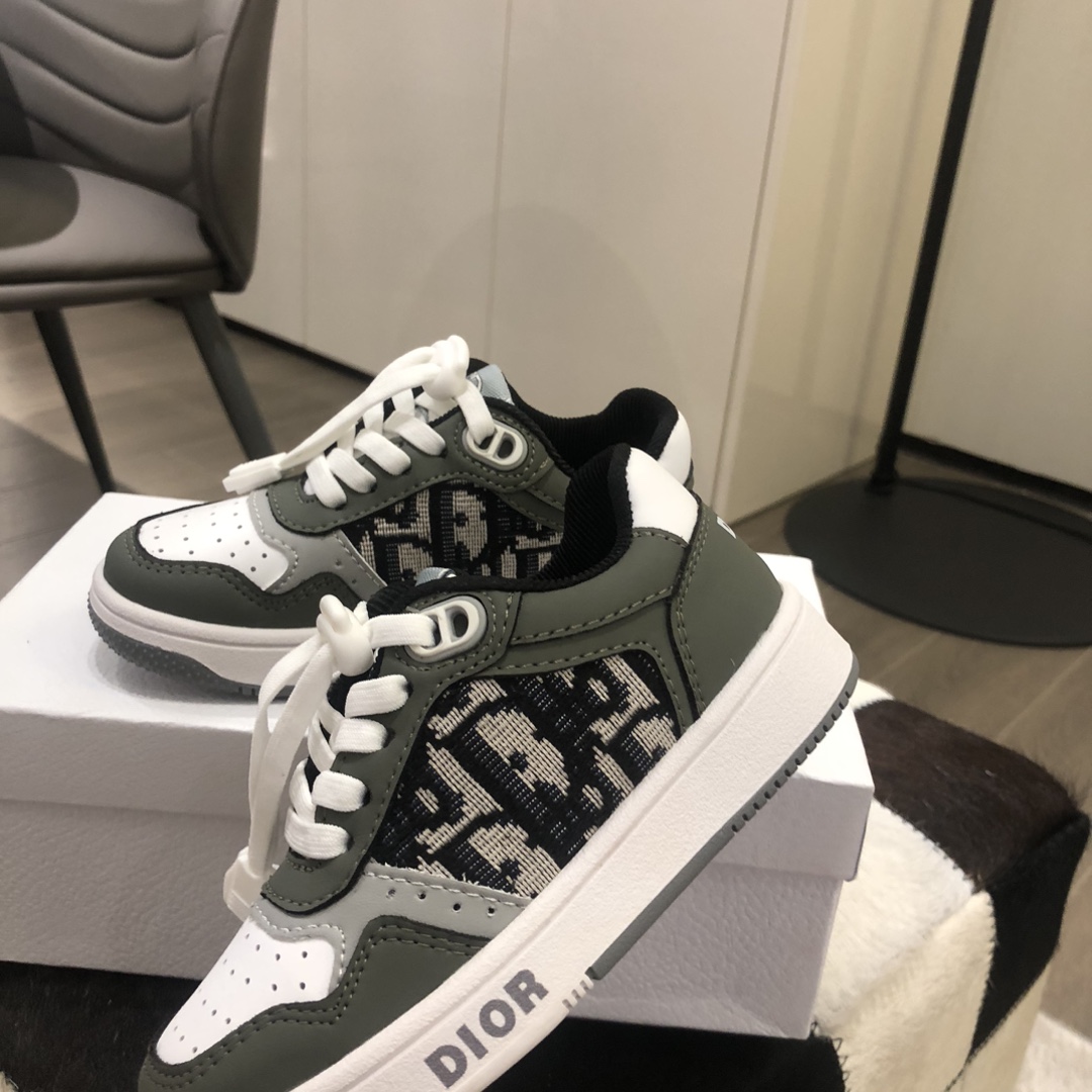 Children's shoes child